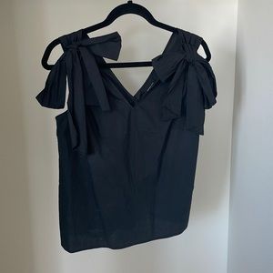 Shoulder bow tank top